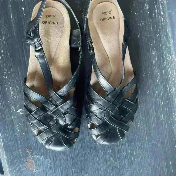 Earth Origins Women's Black Leather Sandal - Picture 2 of 8